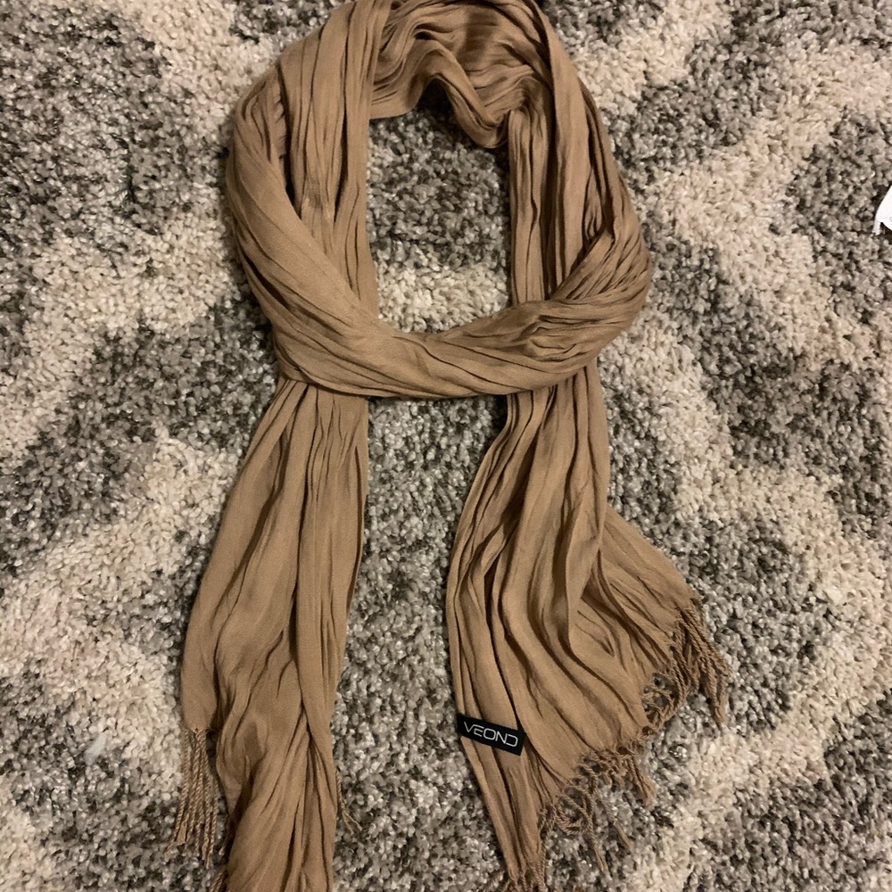 Veond fringed scarf